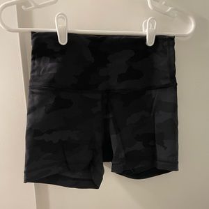 Lululemon Wunder Train High-Rise Short 4”